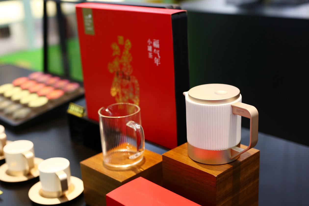 以时尚重新定义中国茶，现代派小罐茶实力诠释“圳”当红